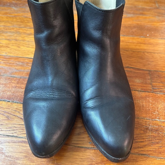 Eva Everyday Chelsea Boot - Picture 2 of 7